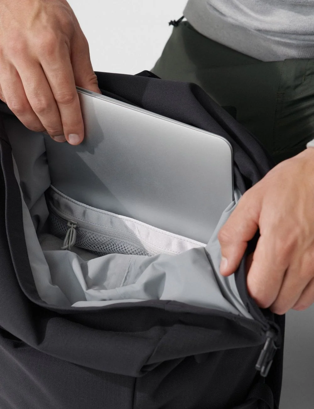 Ulvo Rolltop 30L Backpack - Black - Image 4