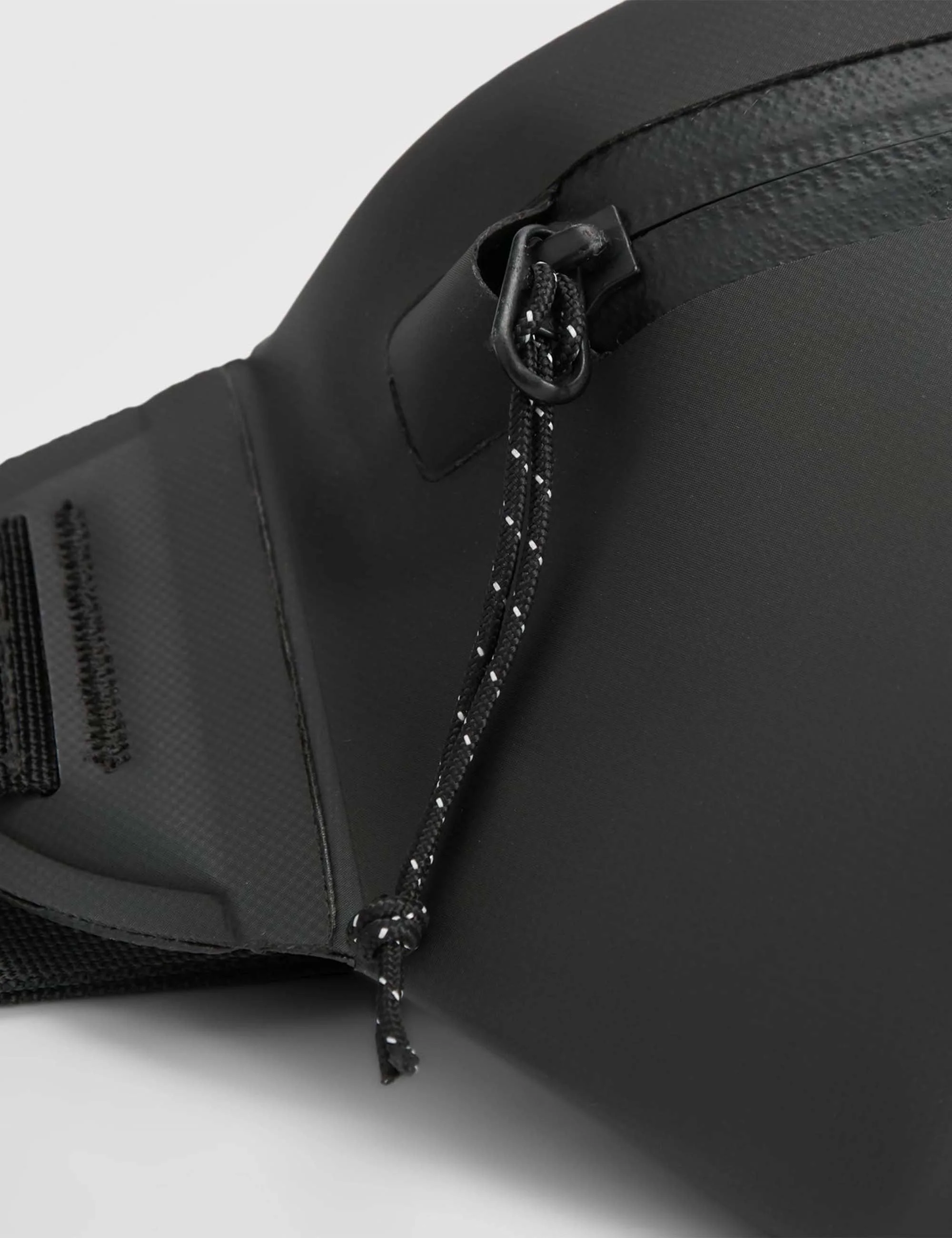 Tide Recycled Nylon 4L Hip Pack - Black - Image 6