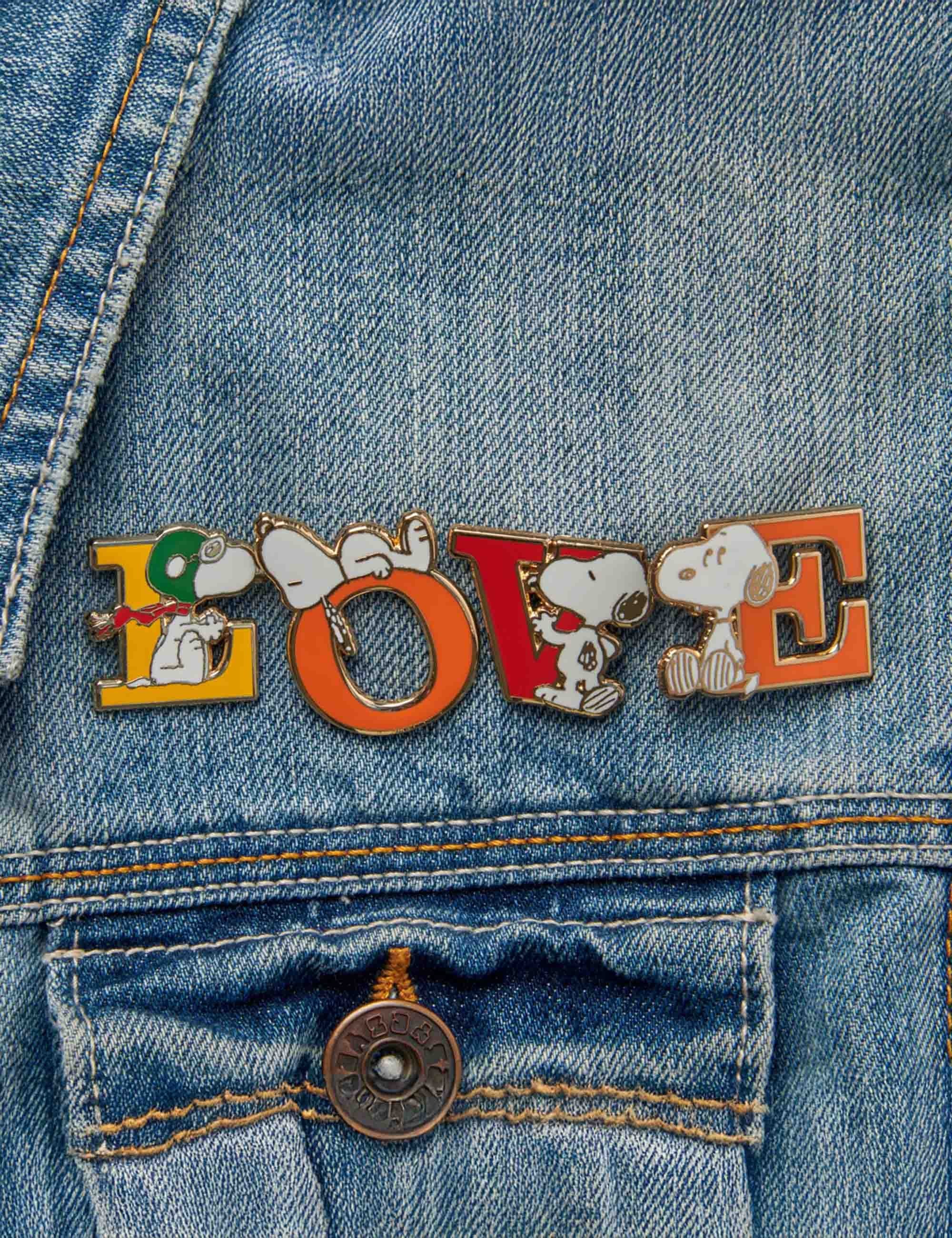 Snoopy Alphabet Enamel Pin Badge - Letter Y - Image 2