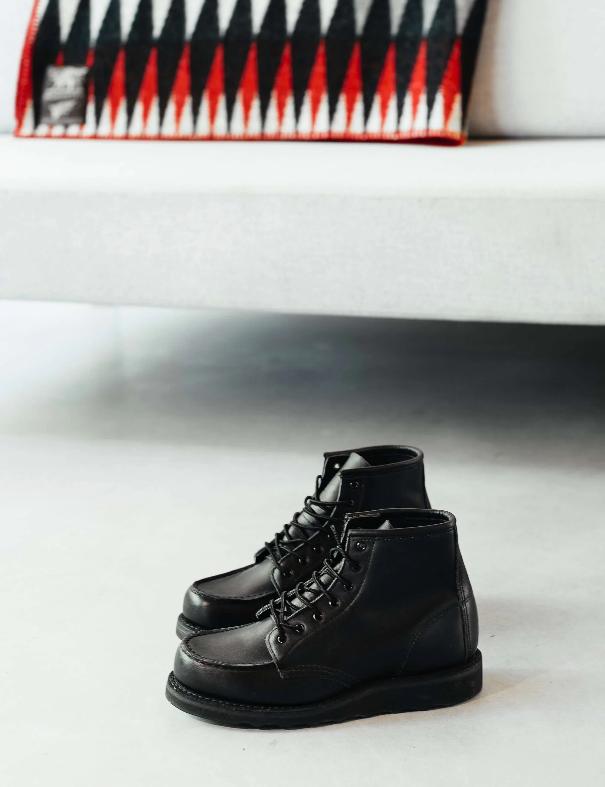 Women's 3380 Heritage 6" Moc Toe Boot - All Black Boundary Leather - Image 8