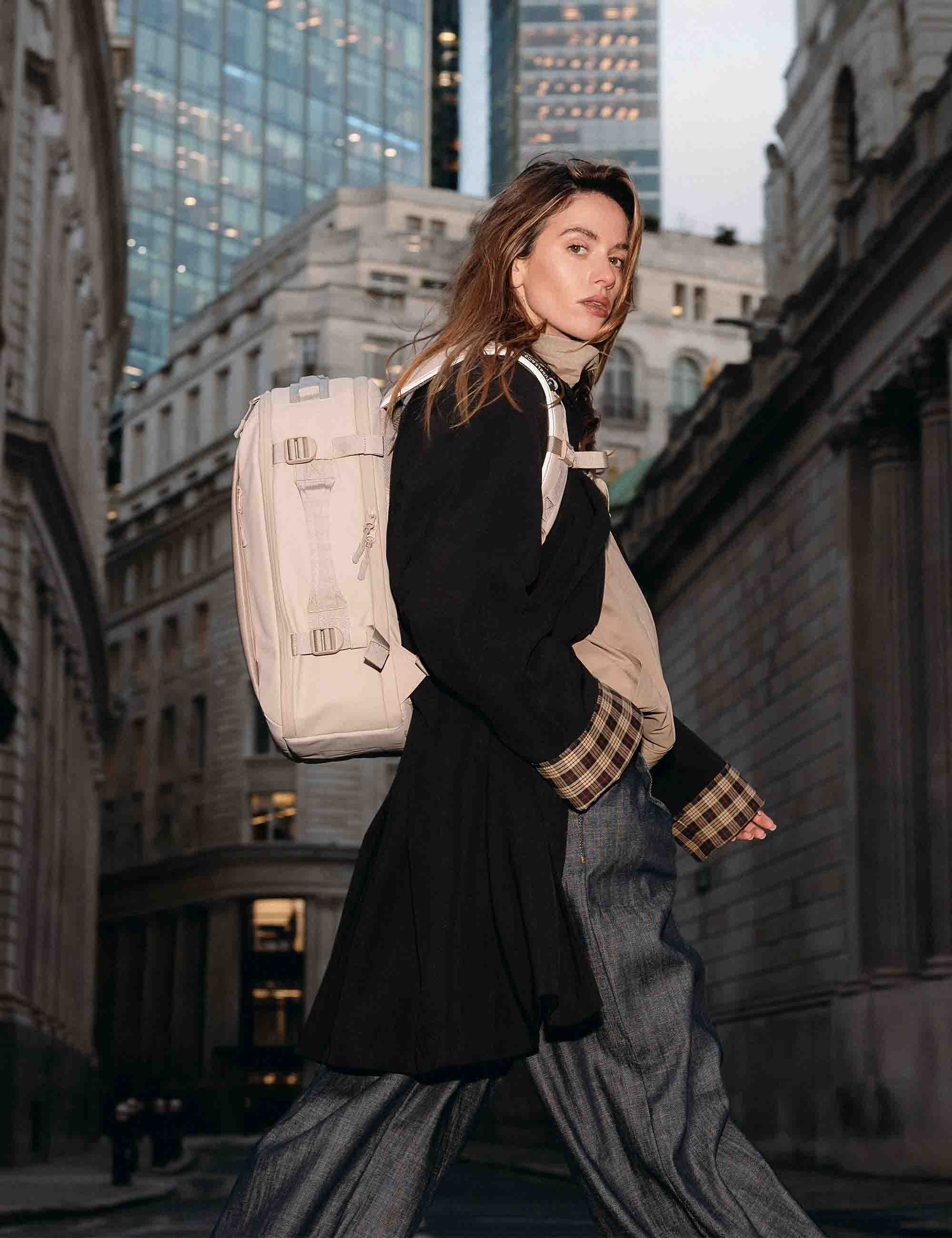 Hybrid Backpack 20L - Tonal Sand - Image 7