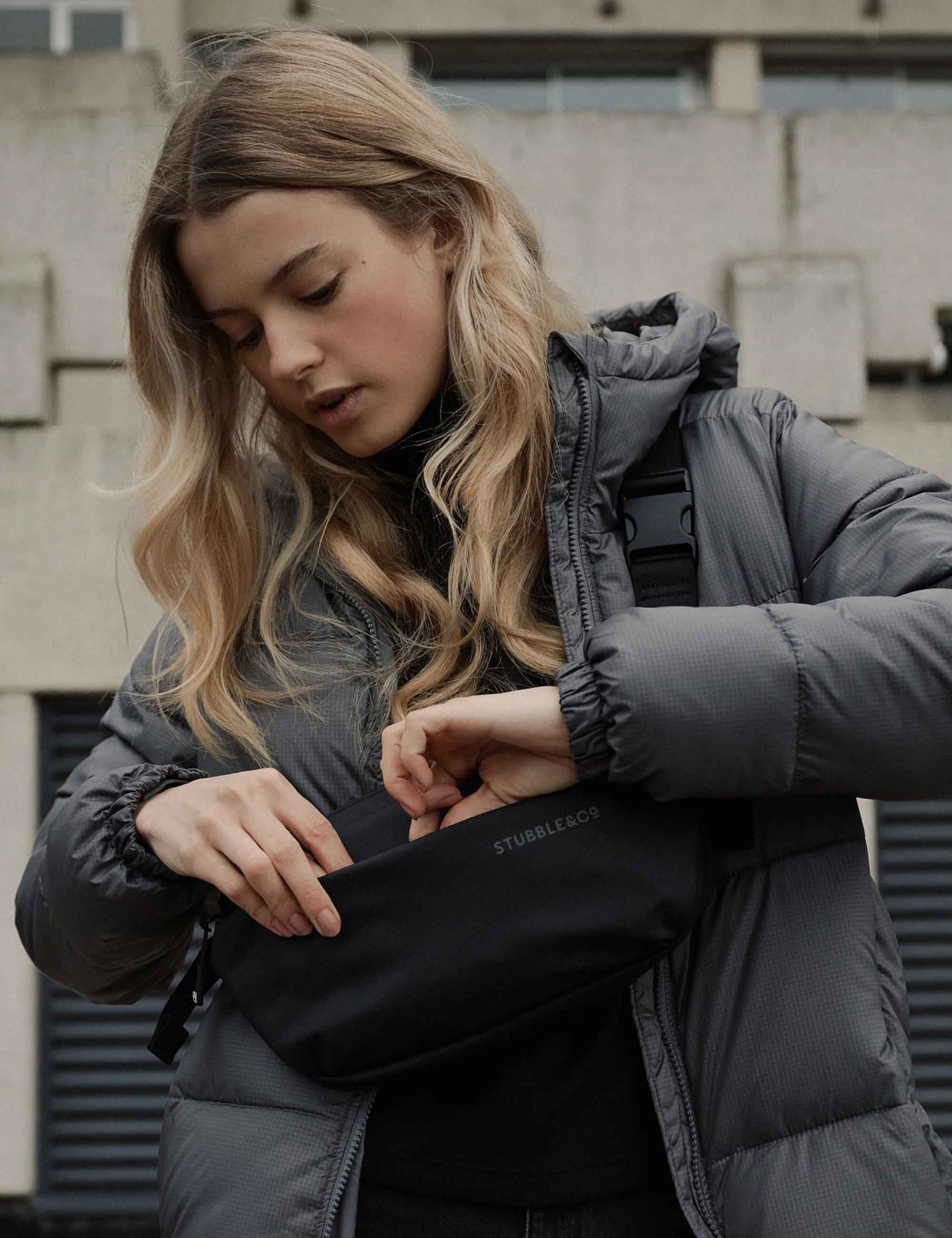 The Crossbody Bag 3L - All Black - Image 4
